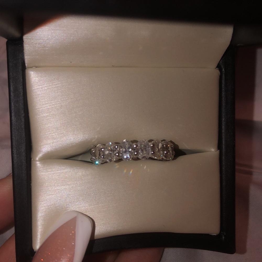STUNNING 6.05 earth mined oval eternity band - Picture 2 of 7